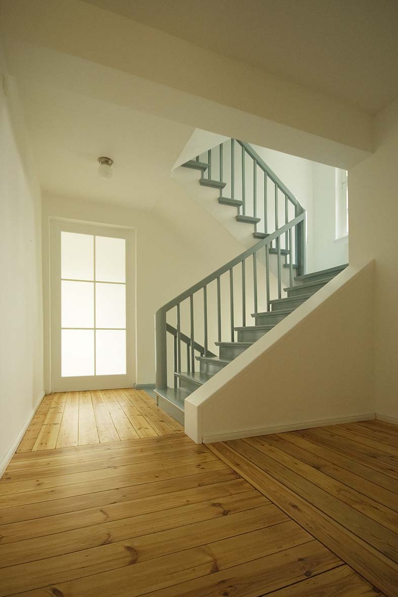 Hauseingang - Halle - Treppenhaus