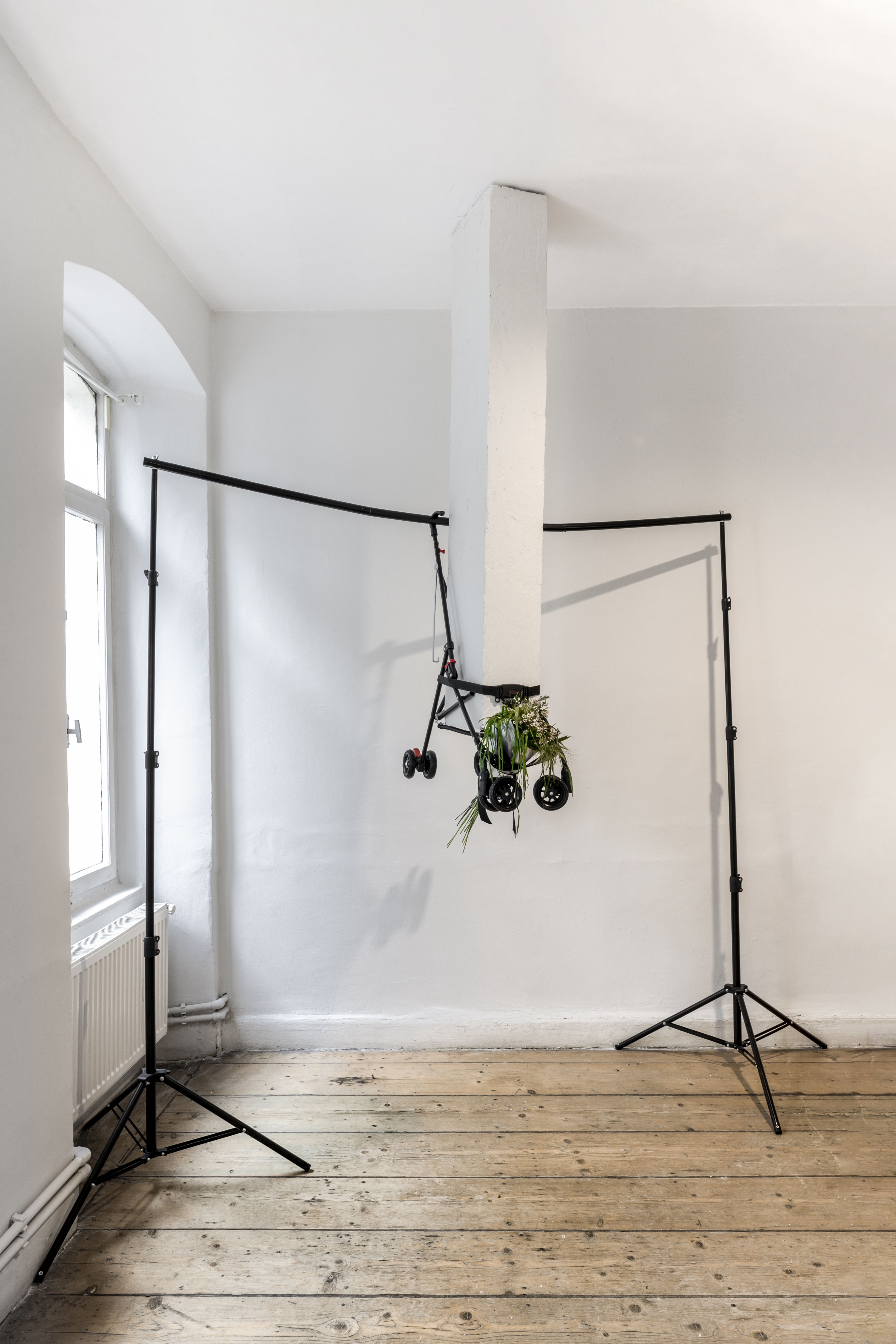 Baha Görkem Yalım, A Monument for the Unfound, 2021. Tripod system, stroller, plaster, aluminium, flower arrangement, multi dimensional.