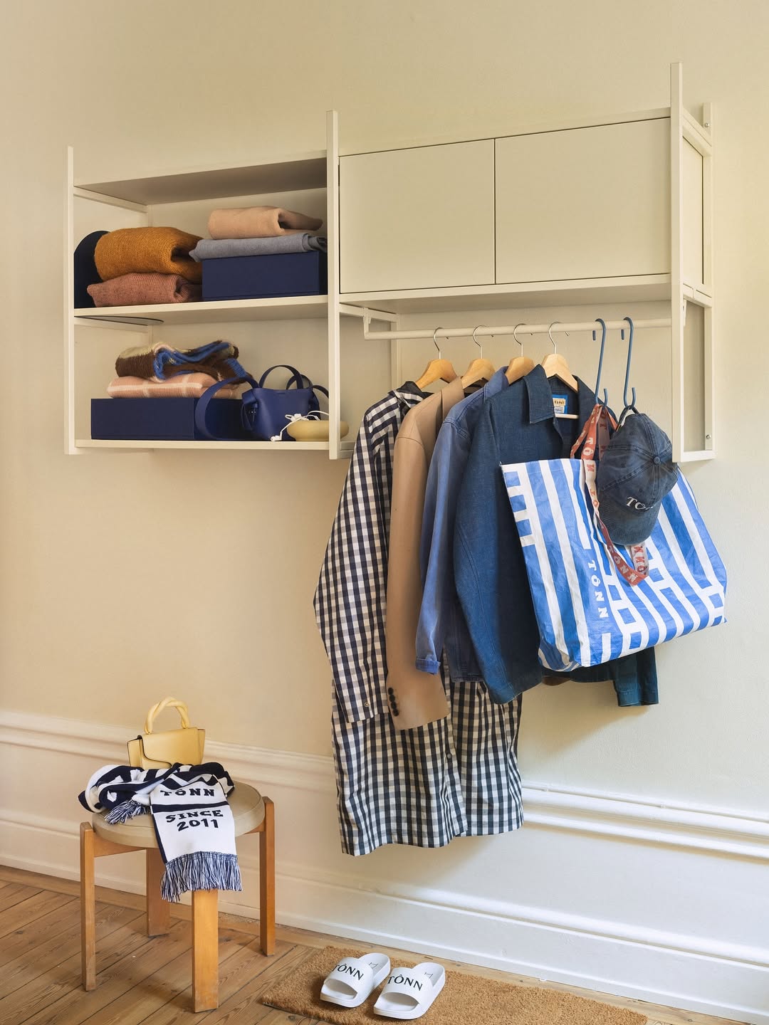 TÔNN FURNITURE. IDENTITY & GRAPHIC DESIGN