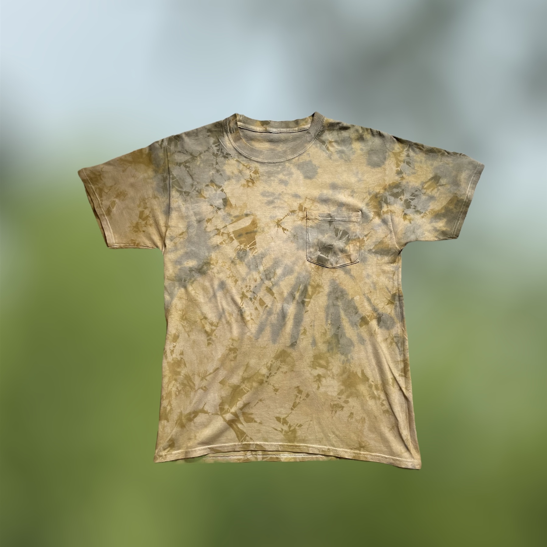 Onions and iron on cotton. 2022.