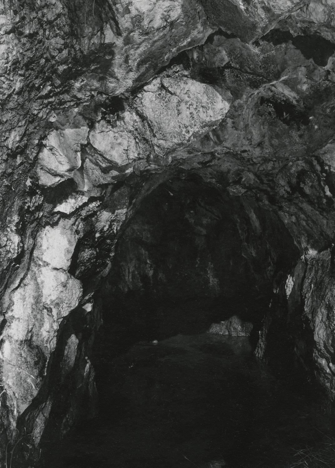 untitled (sulphur shaft), 5x7" silver gelatin print on expired paper