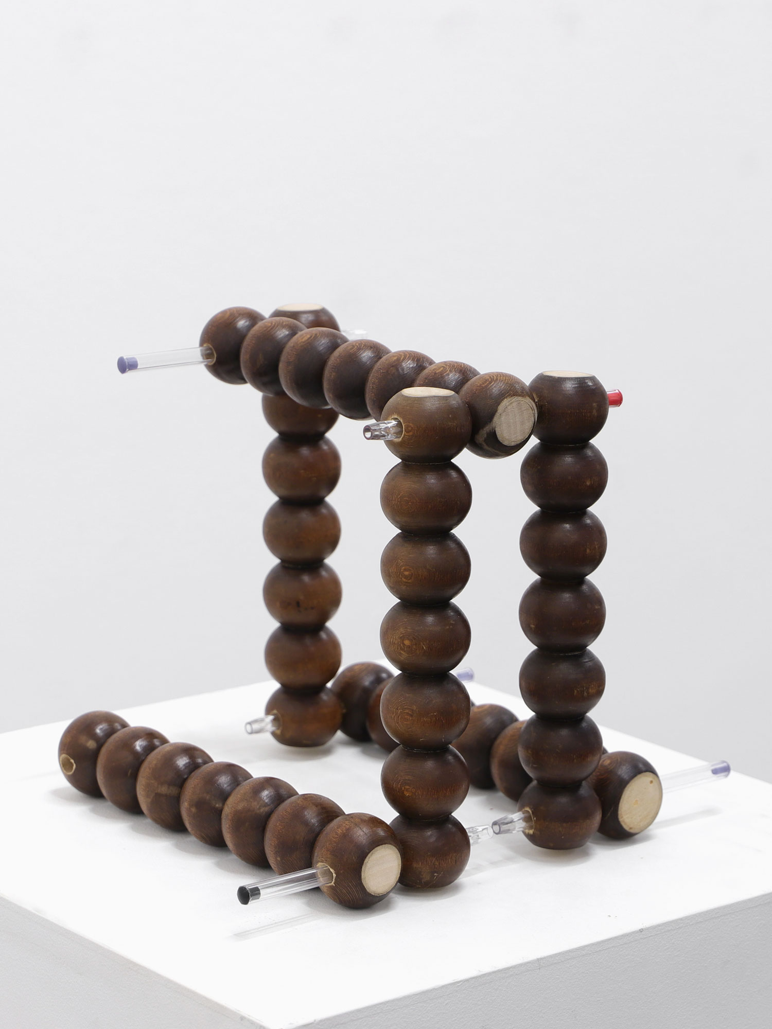 Secuencia y articulación, 2023Wood and plastic22 x 28 x 21 cm.