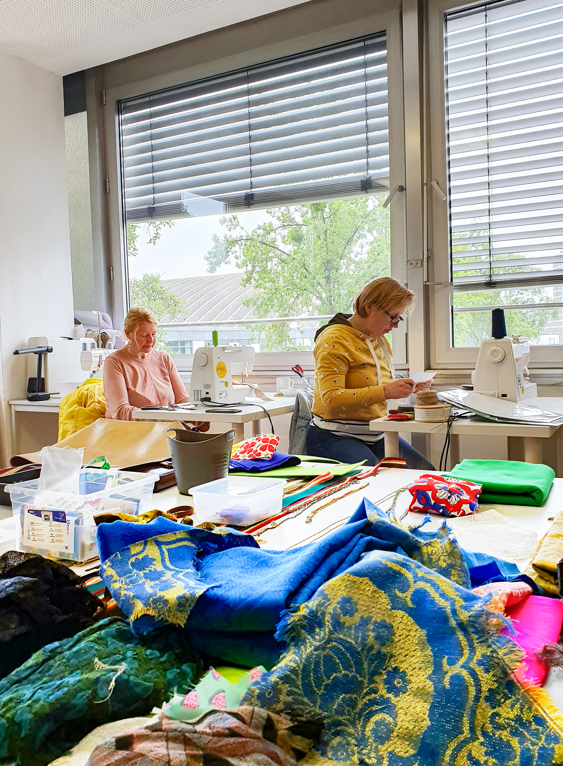 Workshop participants Olena Mitko and Natalia Shynkarova. Munich, 2023. Image: Mareike Schwarz.