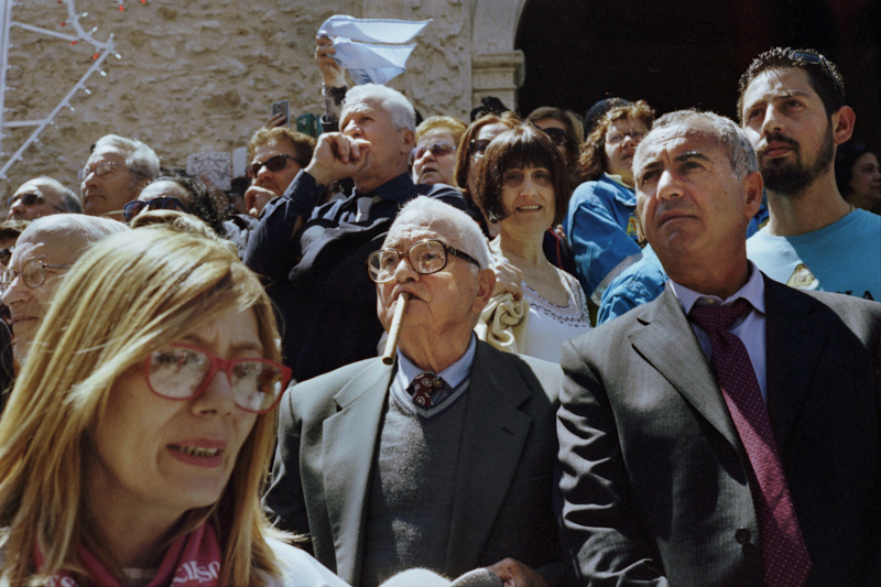 Crowd at the celebrations for the Santissimo Crocifisso. Cutro, May 2016.