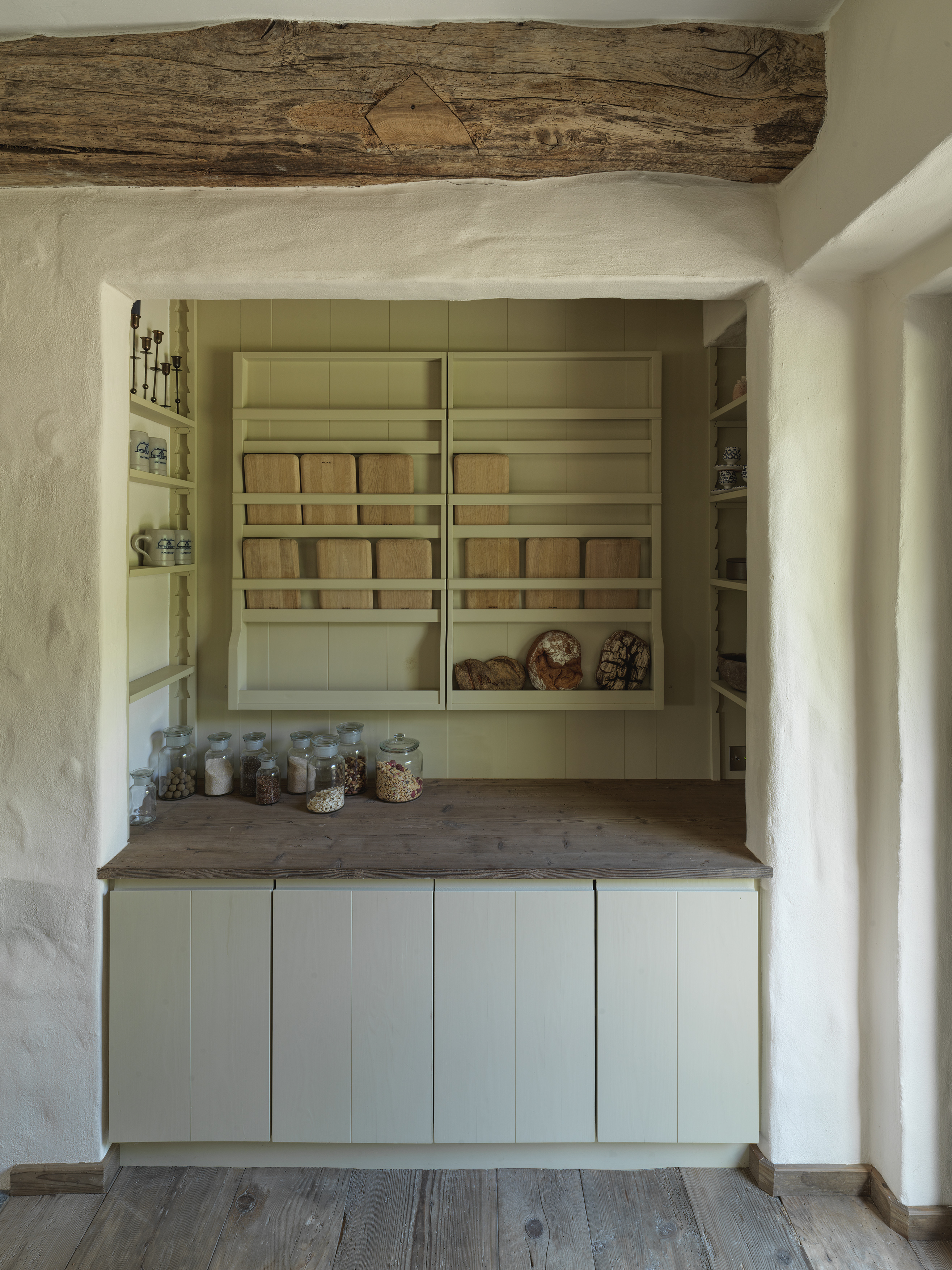 4/6 – Kitchen detail.