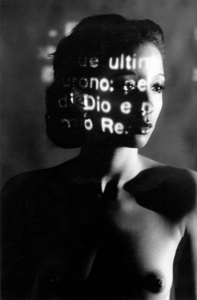 Elisabetta Catalano, Fabio Mauri. &ldquo;Senza arte&rdquo;, performance in studio, Roma, 1975, Stampa ai sali d'argento su carta Baryta, Stampa vintage (1975), Courtesy Viasaterna e Archivio Elisabetta Catalano.jpg