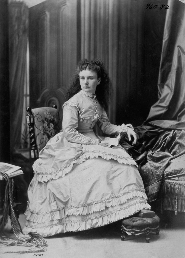 MISS M. ALLAN, MONTREAL, QC, 1870, WILLIAM NOTMAN. © MUSÉE MCCORD MUSEUM