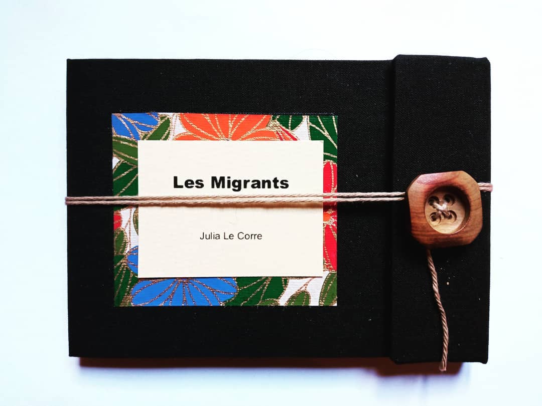 Les migrants, 2020, livre en accordéon