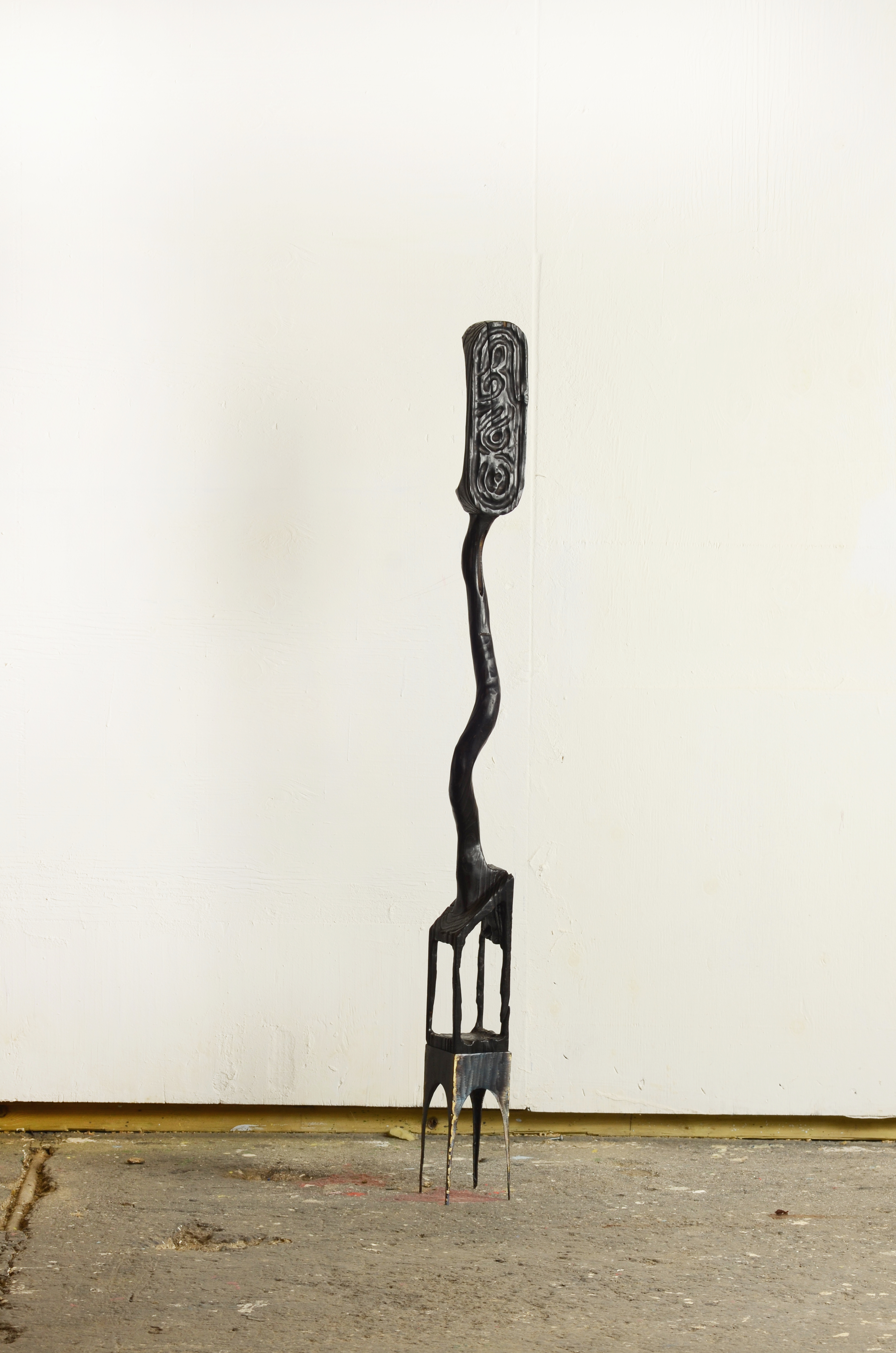 Thrāwan, 2020. Wood, steel. 104cm Milo Kester
