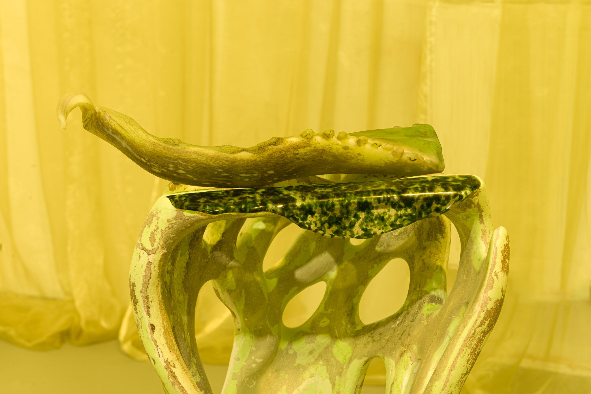Host, Acrystal, fibre glass, sandblasted glass, slumped glass, caput mortuum pigment, true lime/linden green pigment, 103x61x38cm, 2023