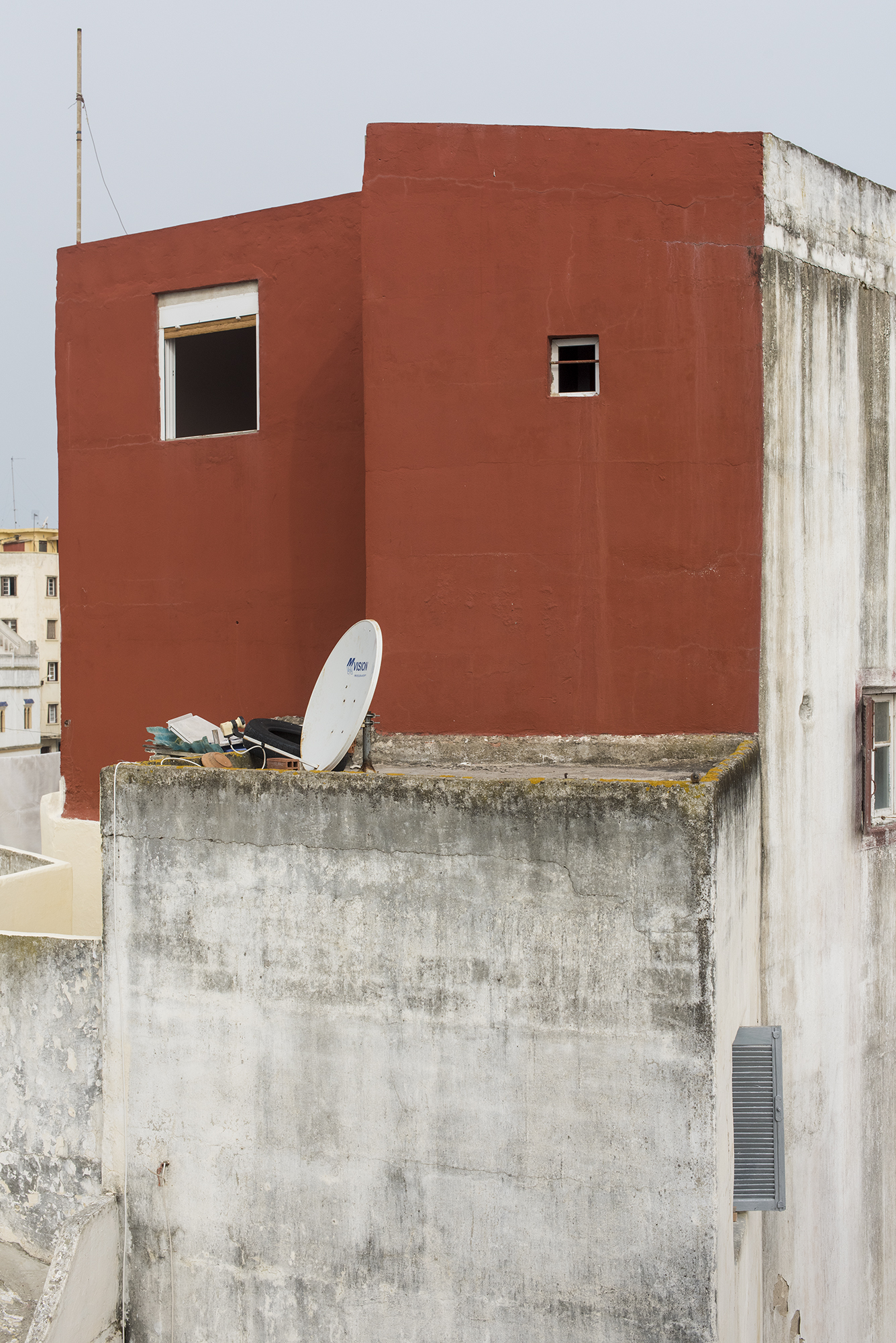 Red wall tangier, 2019