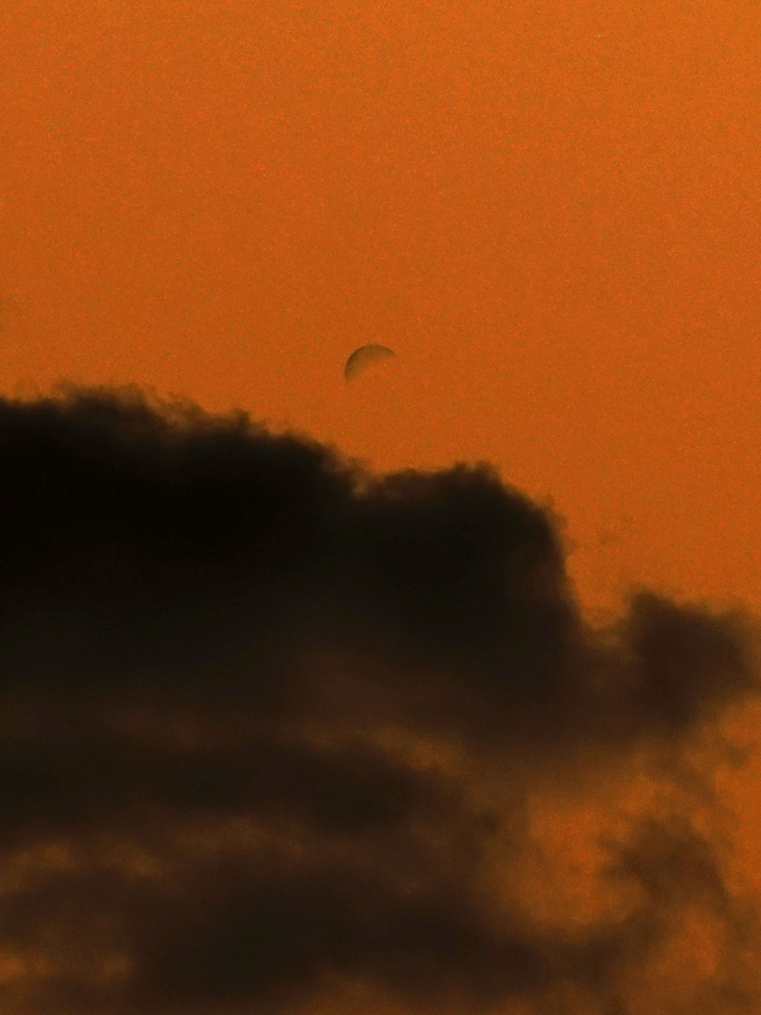 Noise and the moon, analog film, 18x24cm, 2023