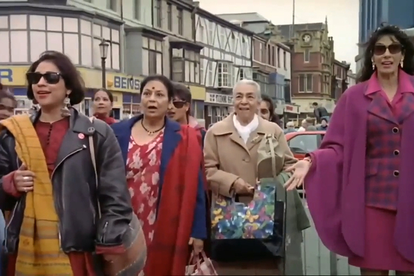 BHAJI ON THE BEACH (1993)