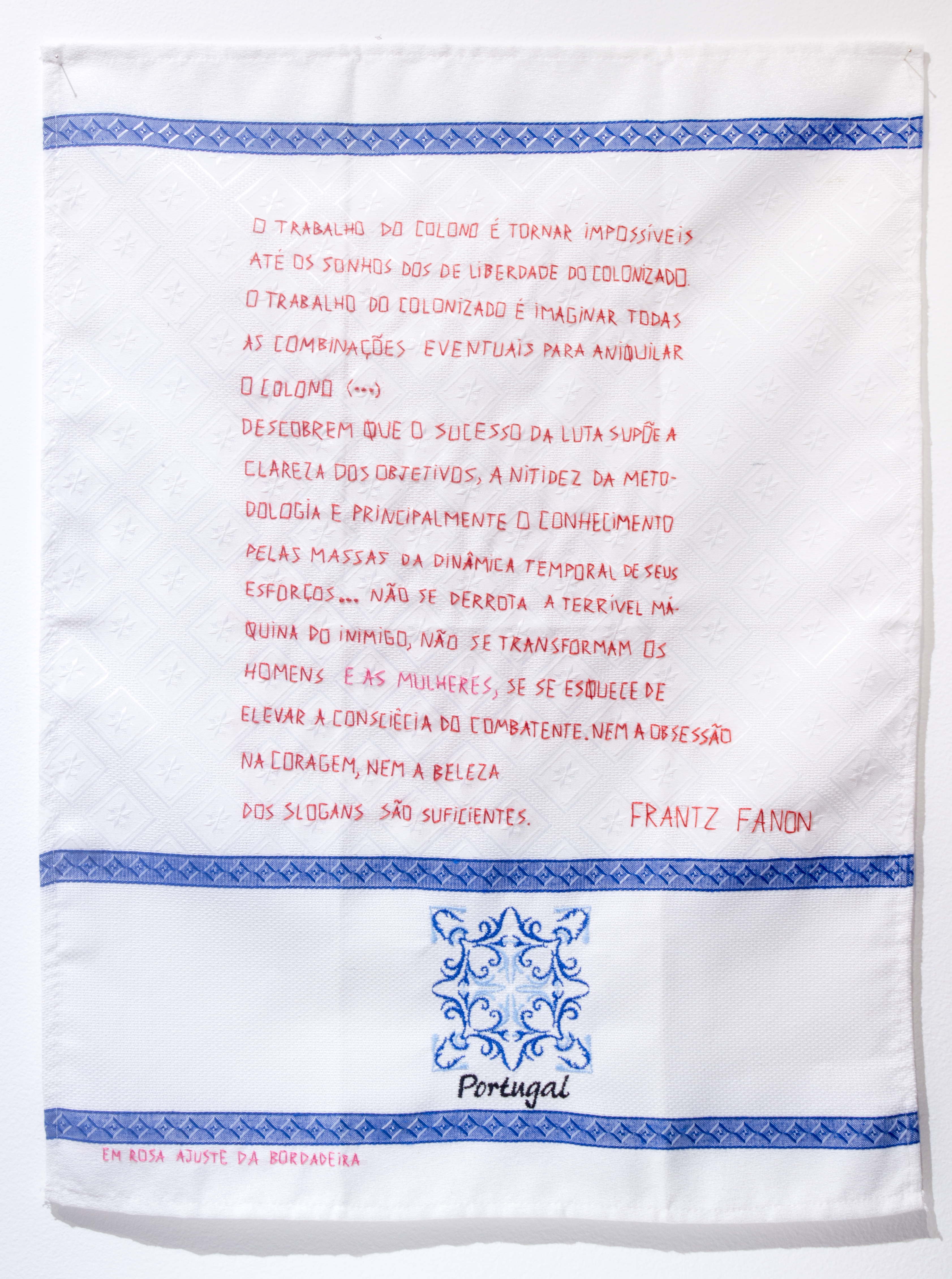 CONHEÇA SEU ROSTO, BORDADO SOBRE PANO DE PRATO, 49X66CM, 2019