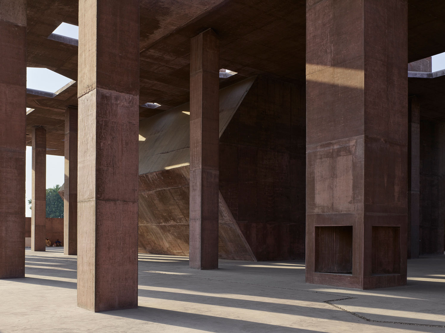 VALERIO OLGIATI - PEARLING PATH ENTRANCE - MUHARRAQ, BARHAIN