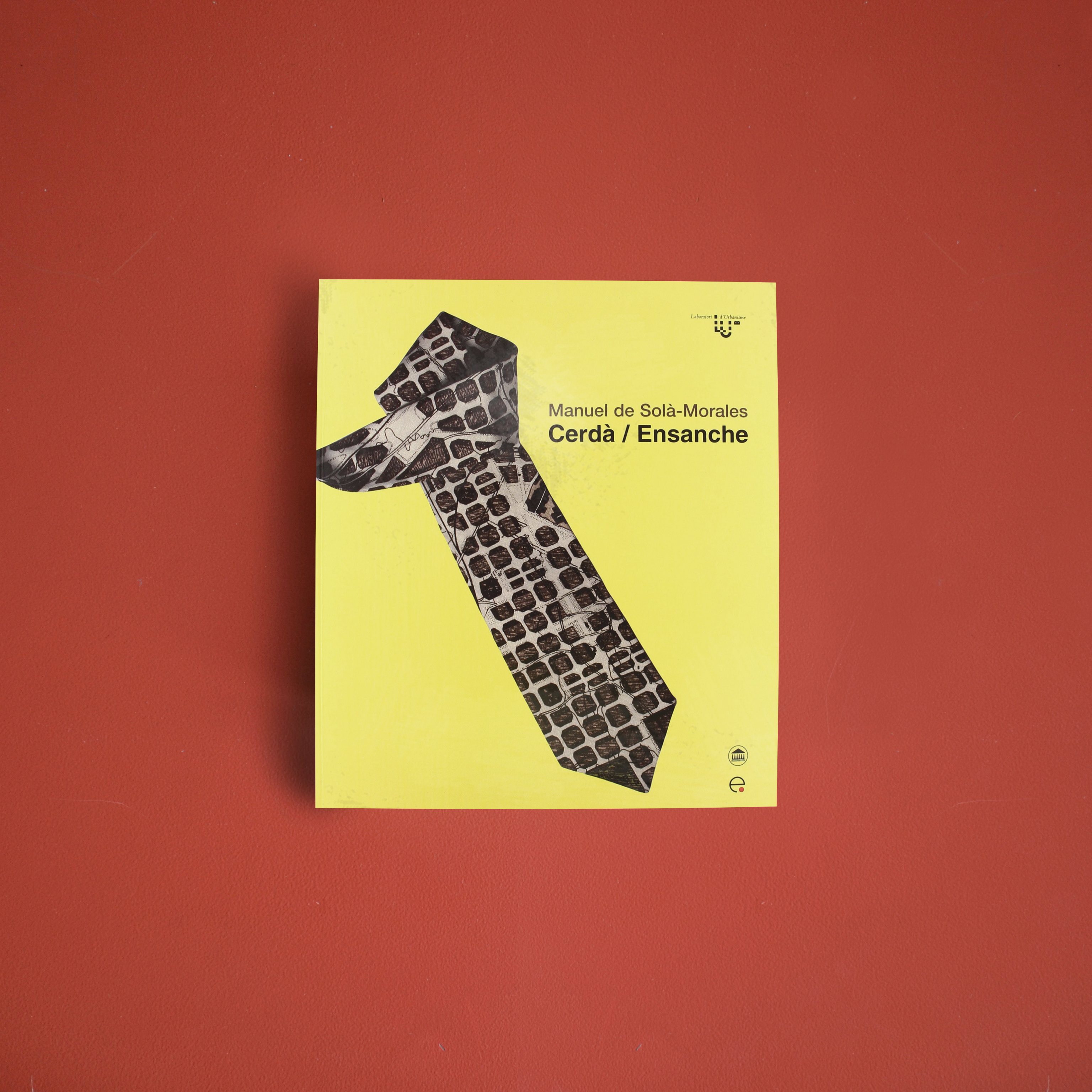 Manuel de Solà-Morales i Rubio Cerdà / Ensanche, Barcelona: Actar, D.L., 2008Cerdà / Ensanche approaches the man and the famous plan that has defined the urban form and evolution of the city of Barcelona for the past 150 years. The book, based on a lecture, tries to understand the mindset behind a plan, its context and evolution. Furthermore, the lecture is relevant to us because it presents the plan as something alive, with its qualities and weaknesses, where urban planners and architects are still defining its final shape and utterly its character and meaning.