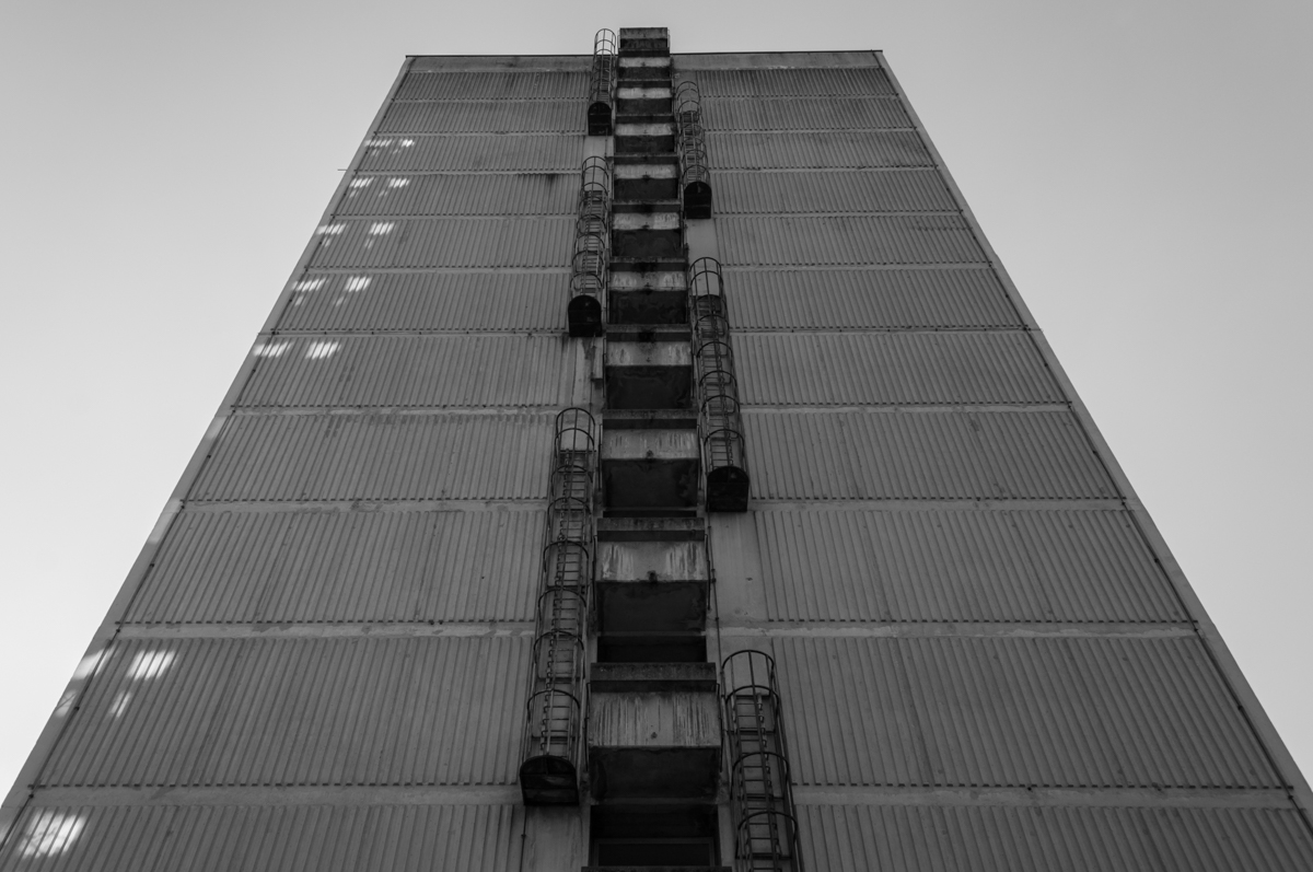 Dom delavcev UKCL, Ljubljana / 1972, Marjan Le&scaron;nik