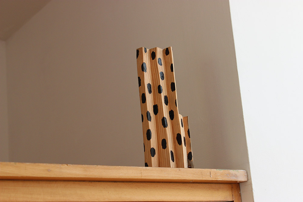 Giraffe. Yellow pine, tar  2 x  20 cm