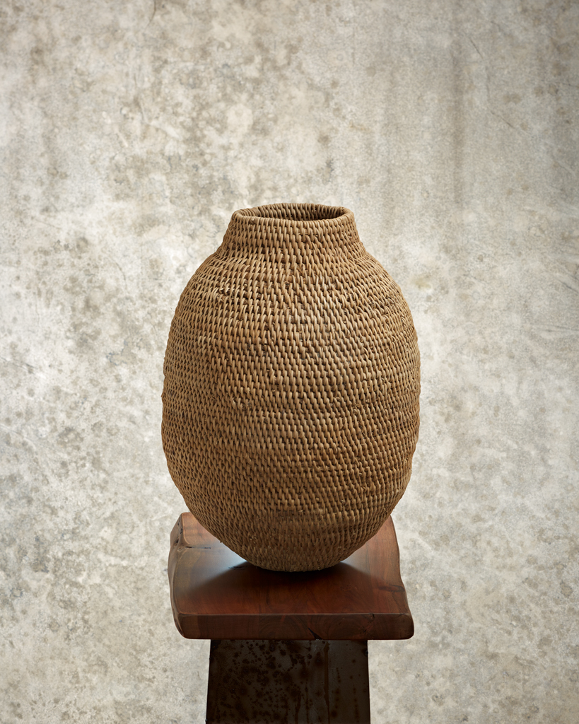 EARTHY VASE - MEDIUM €357