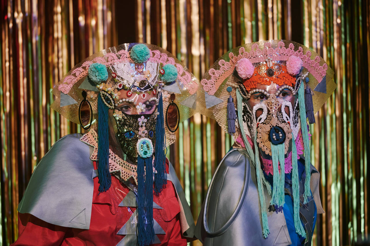 Damengedeck_  Zoom-Theater