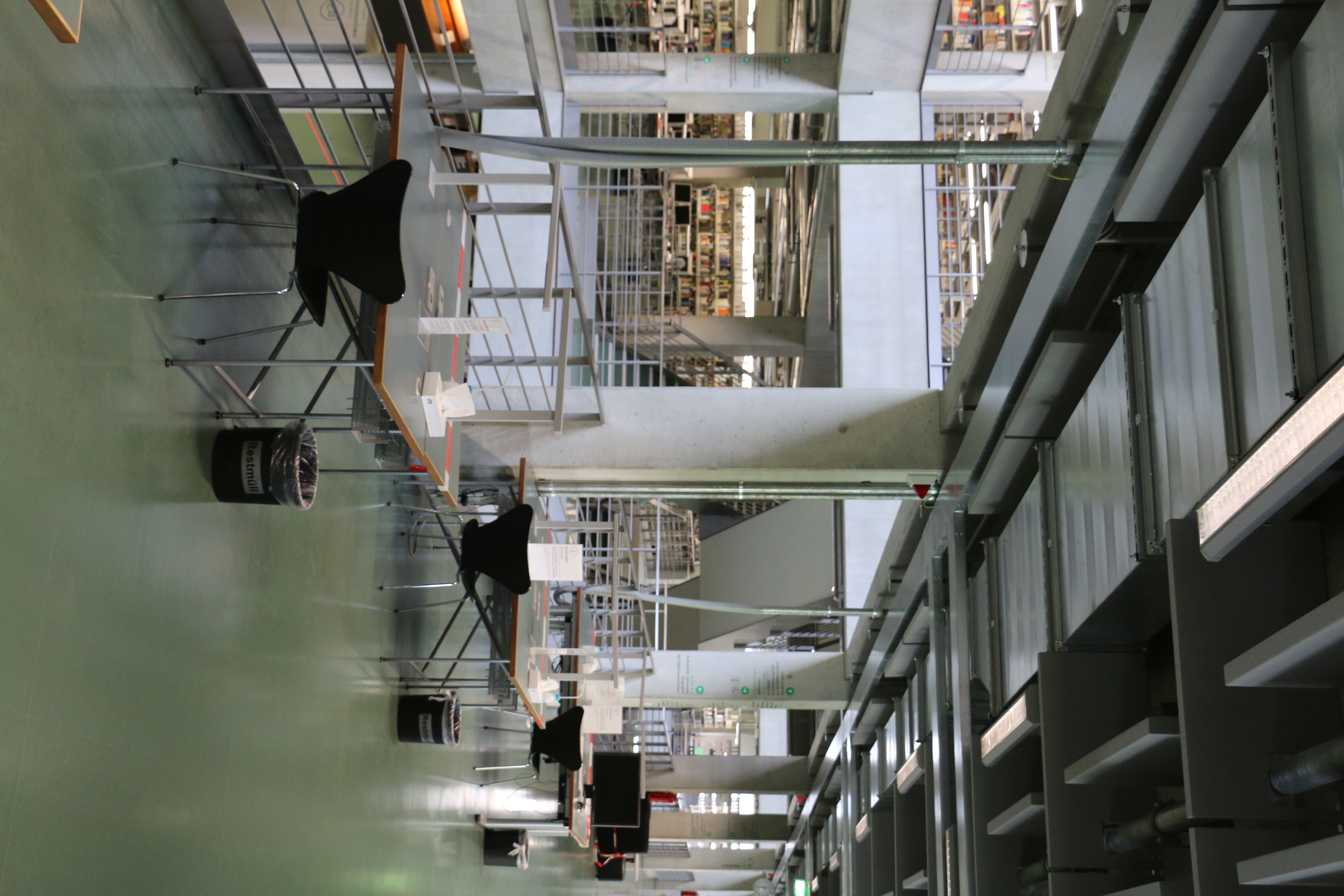 Library interior. Foto: Johannes Pointner, CC-BY 4.0.