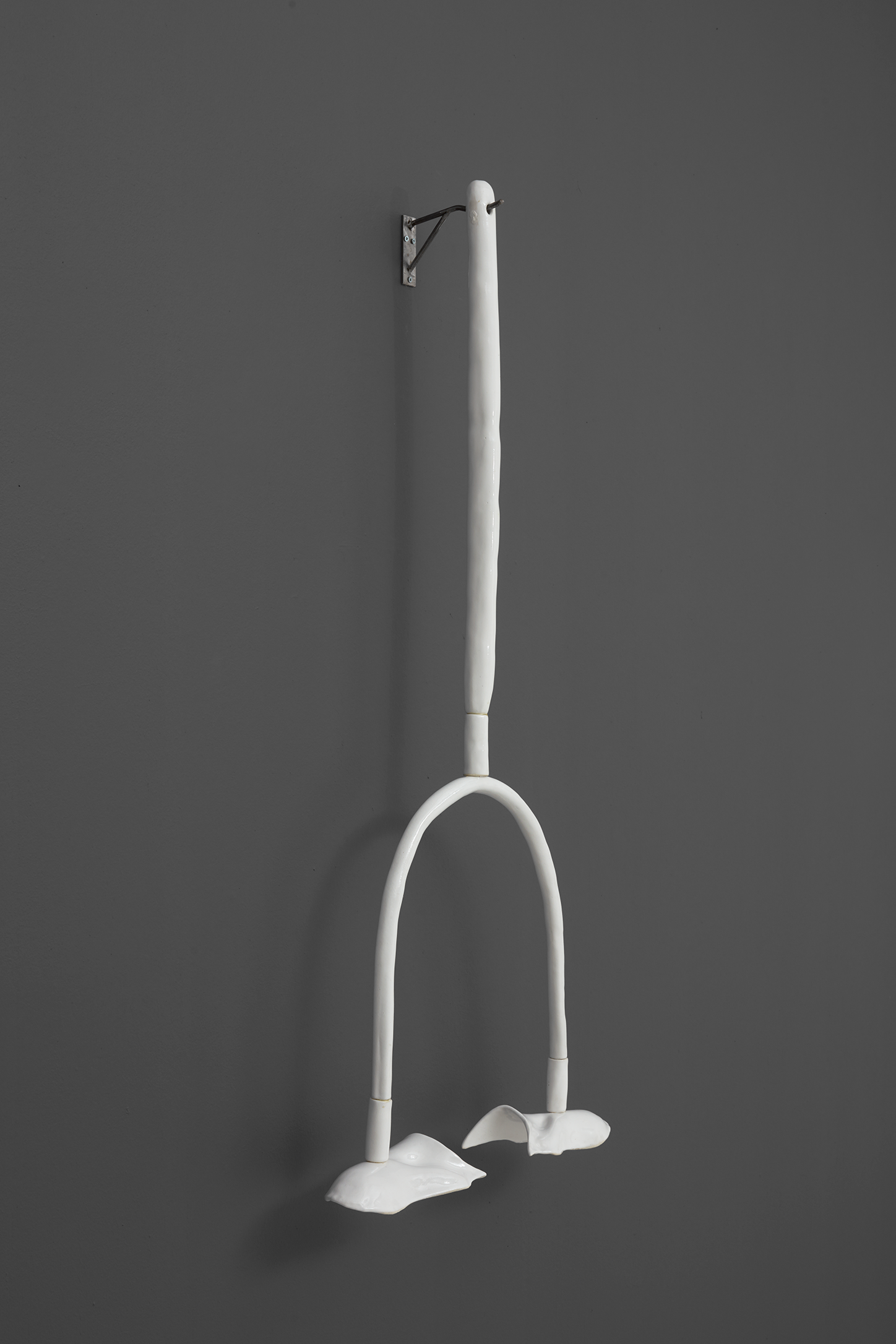 Objectifier III ; 2014 ; 128 x 29 x 15 cm ; 50½ x 11½ x 6 inches ; glazed ceramics, metal bracket
