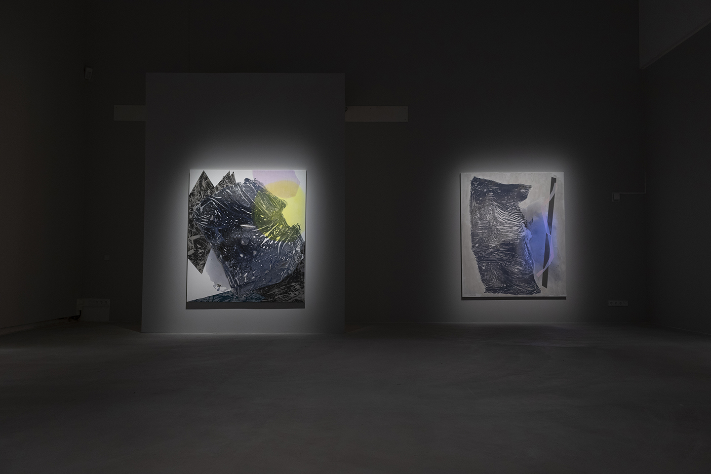 Installation exhibition view with projected colored light sources 2018