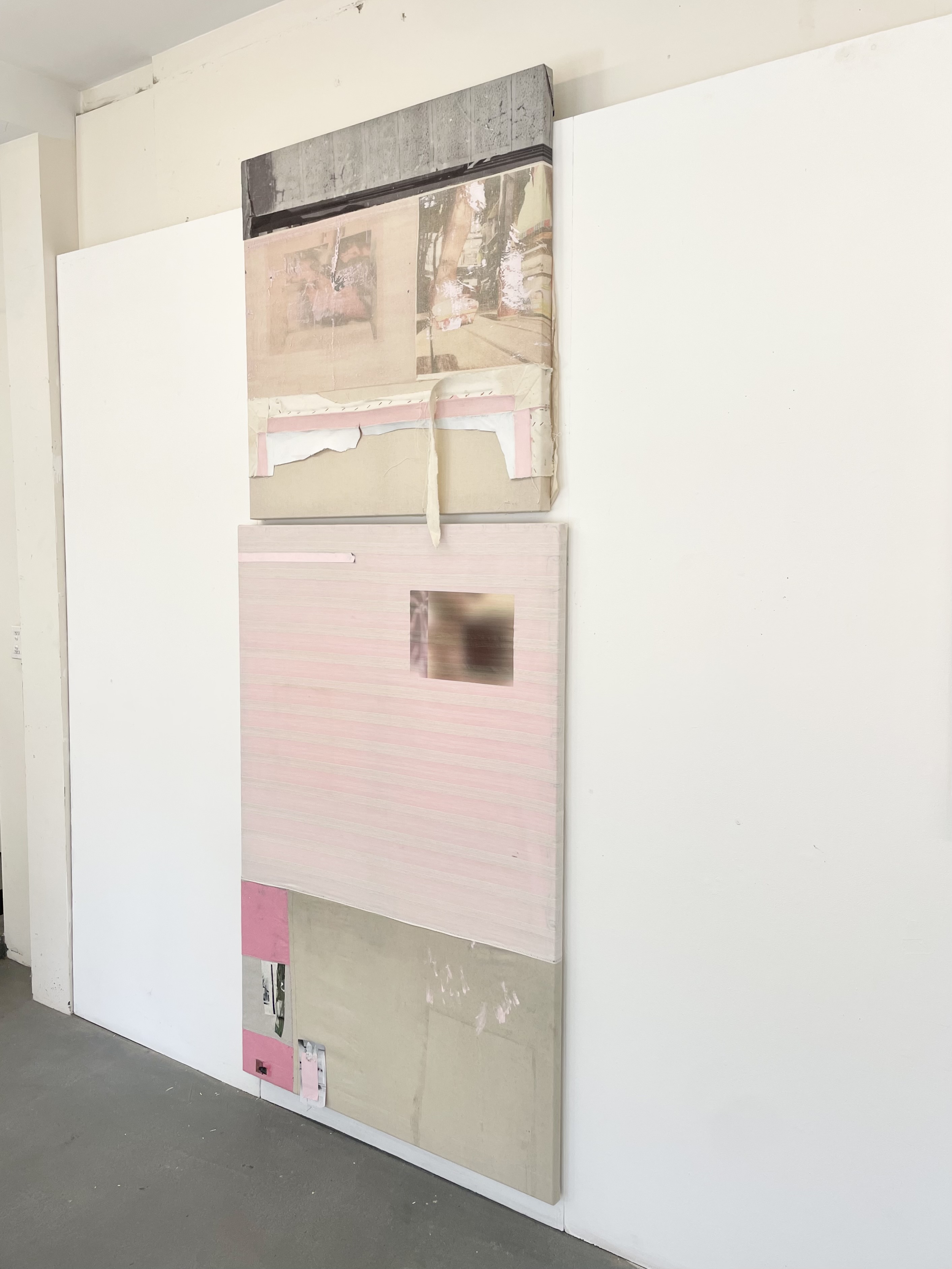 Rose Blockade, 350 x 120cm