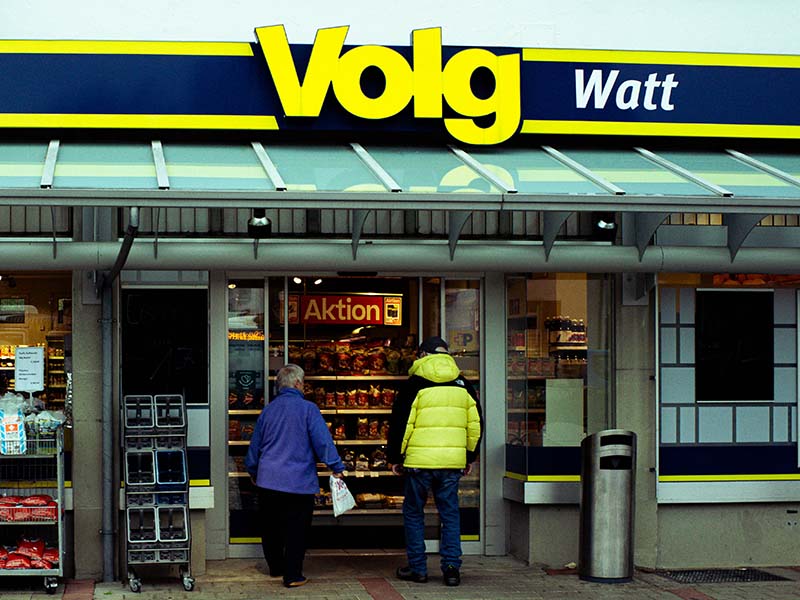 Wo Regensdorf mit Einkaufsh&auml;usern wirbt, setzt Watt auf Lokalprodukte. 