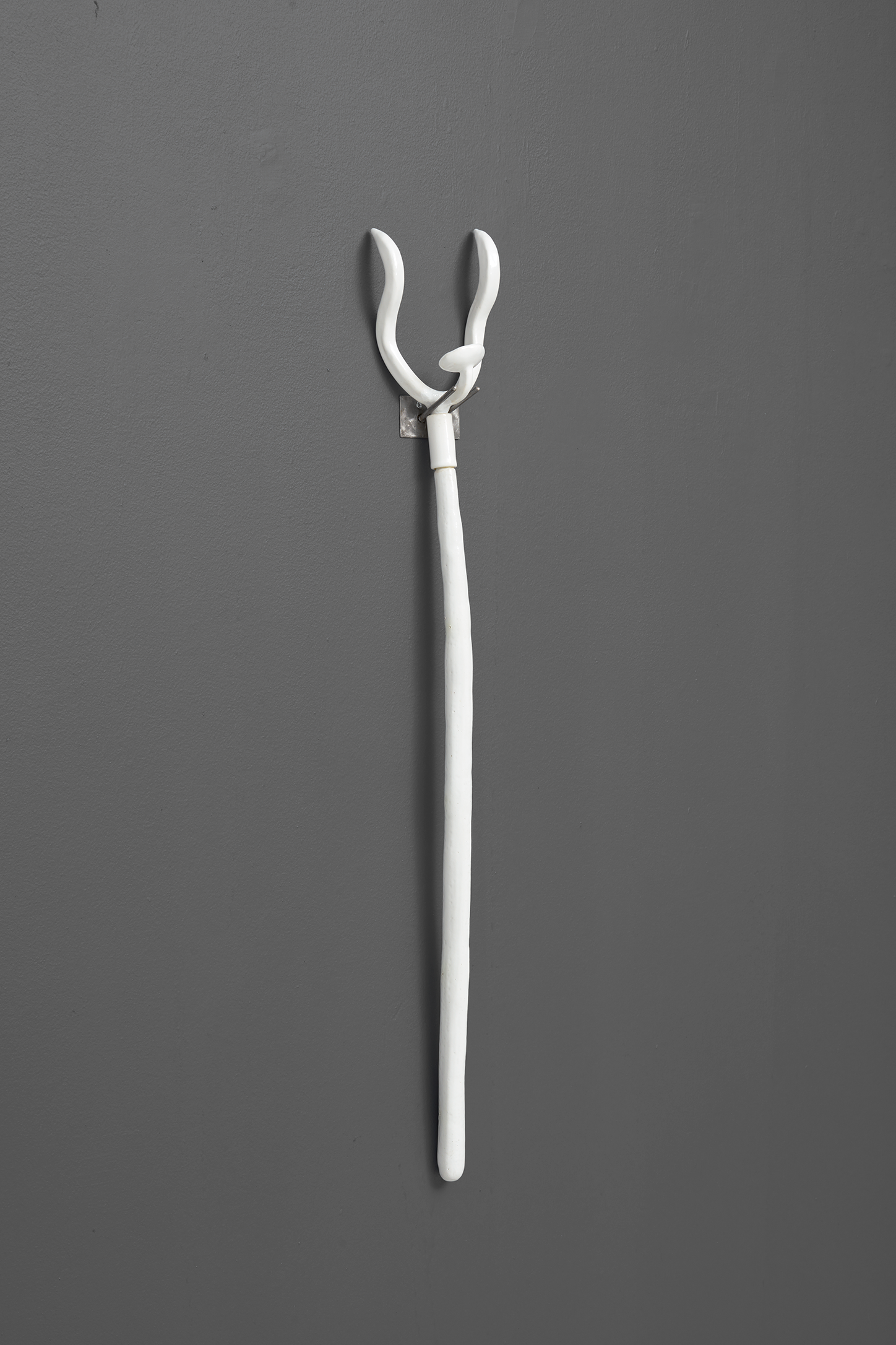 Objectifier I ; 2014 ; 84 x 16 x 7 cm ; 33¼ x 6½ x 3 inches ; glazed ceramics, metal bracket