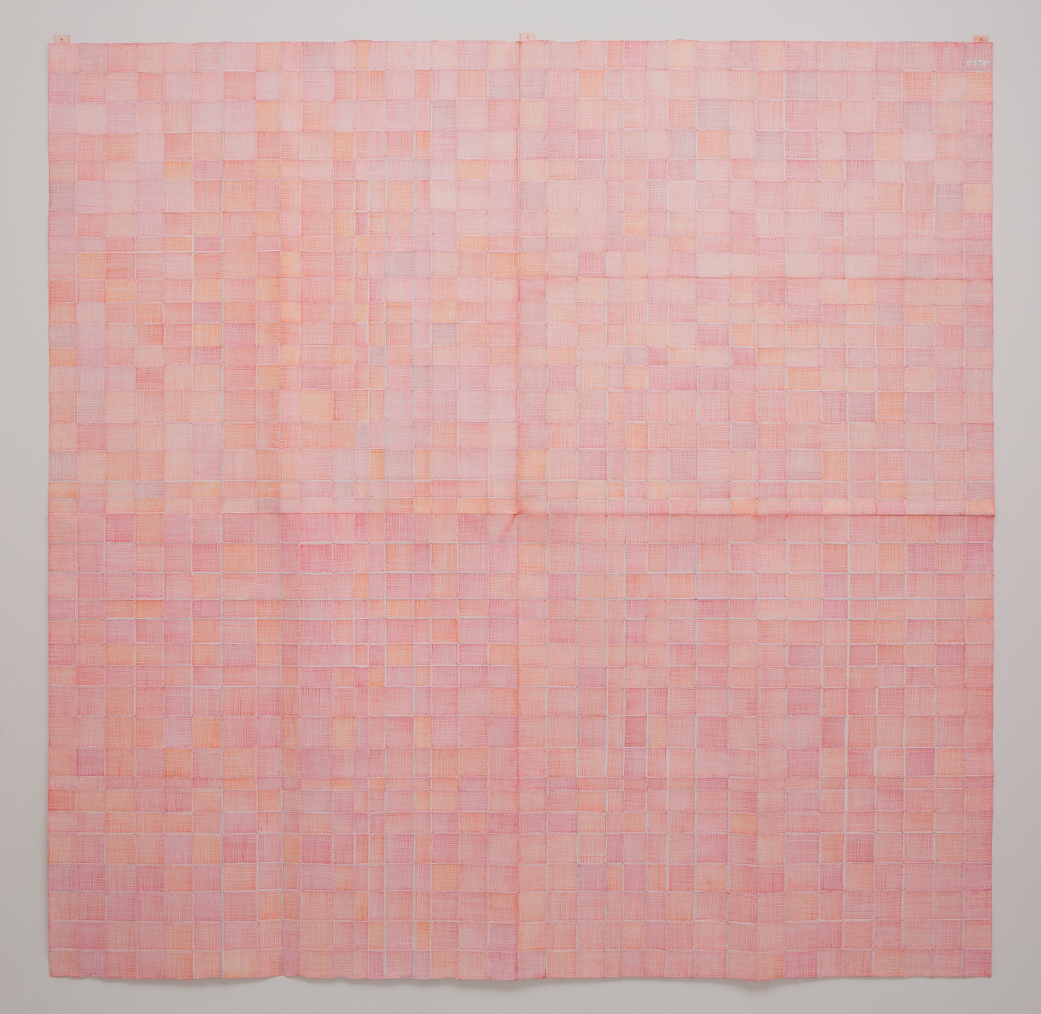  Avermelhado, 2014 . Color pencil on folded paper . 150 x 150 cm 