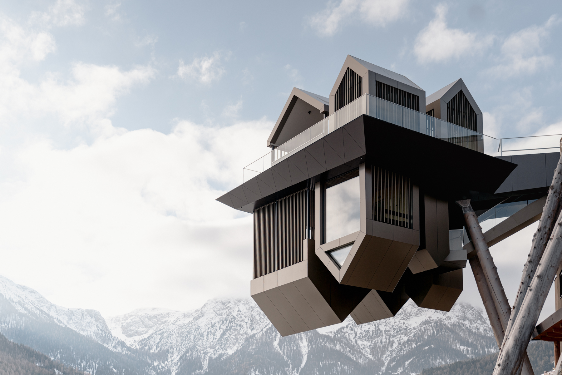 THE HUB OF HUTS . NOA . ITALY