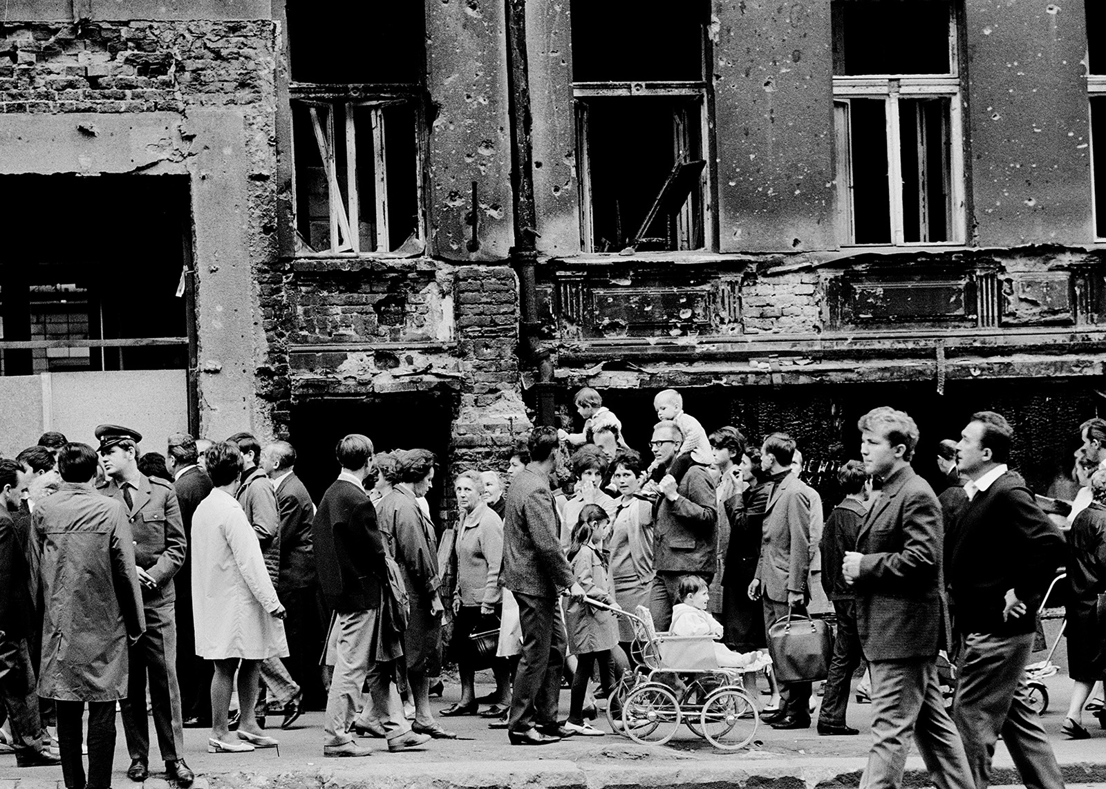 © Thomas HoepkerBuildings in ruins after the uprisingMagnum Photos