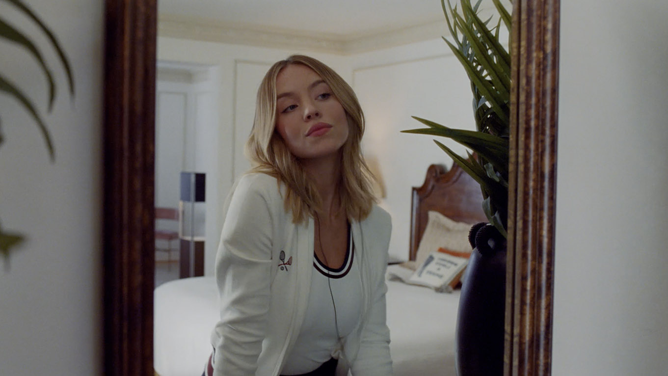 4/8Art direction, Holiday Help campaign, 2022Director: Alfred Marroquín