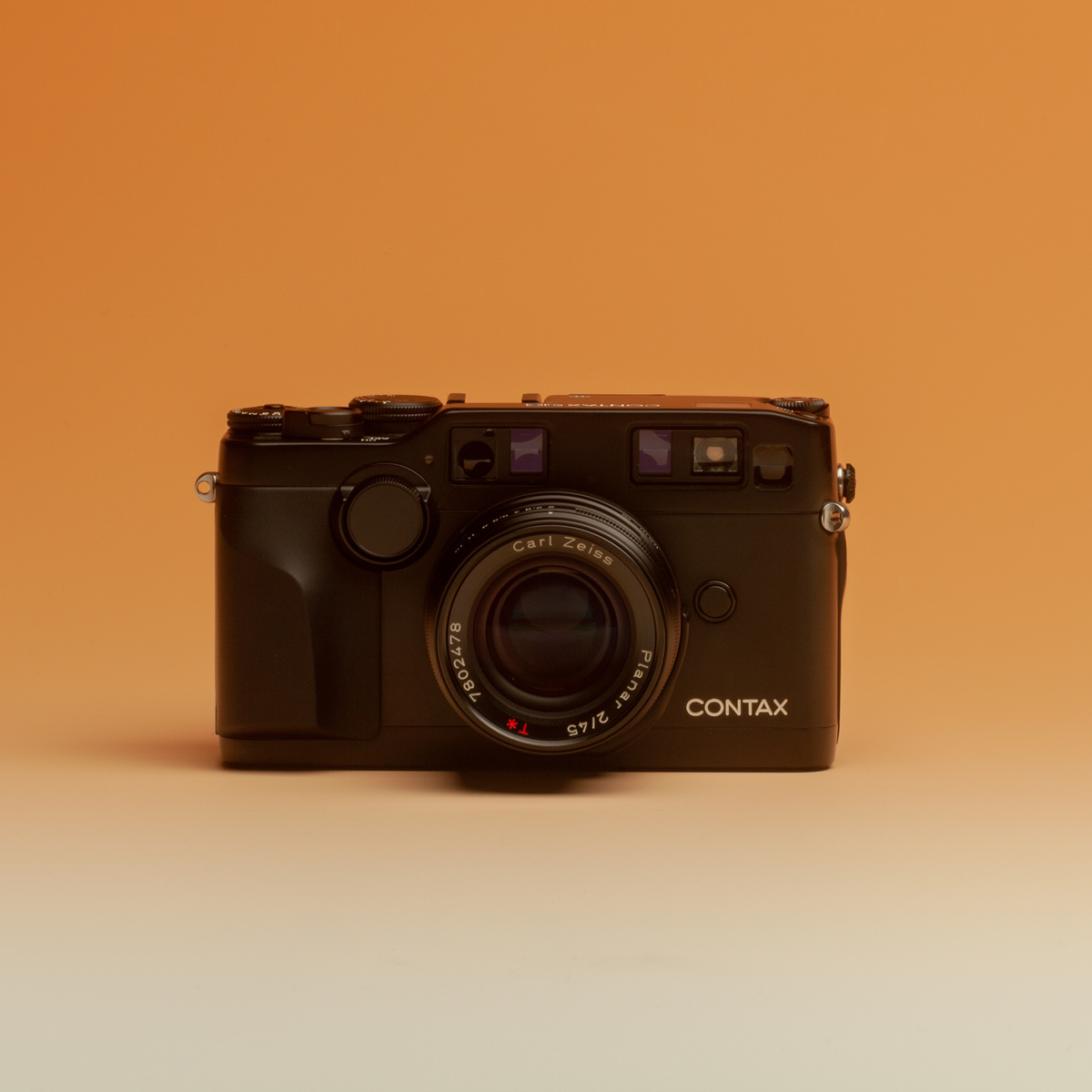 Contax G2 Black + Planar 45mm f2 - Plane. Camera