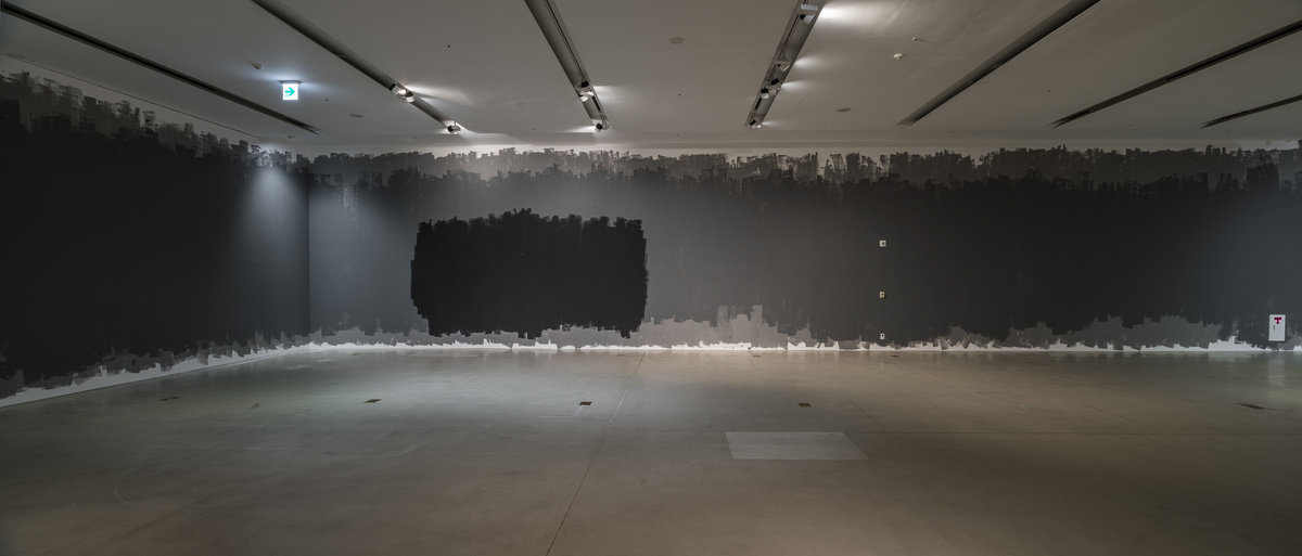 Untitled (black and gray walls) — gimhongsok