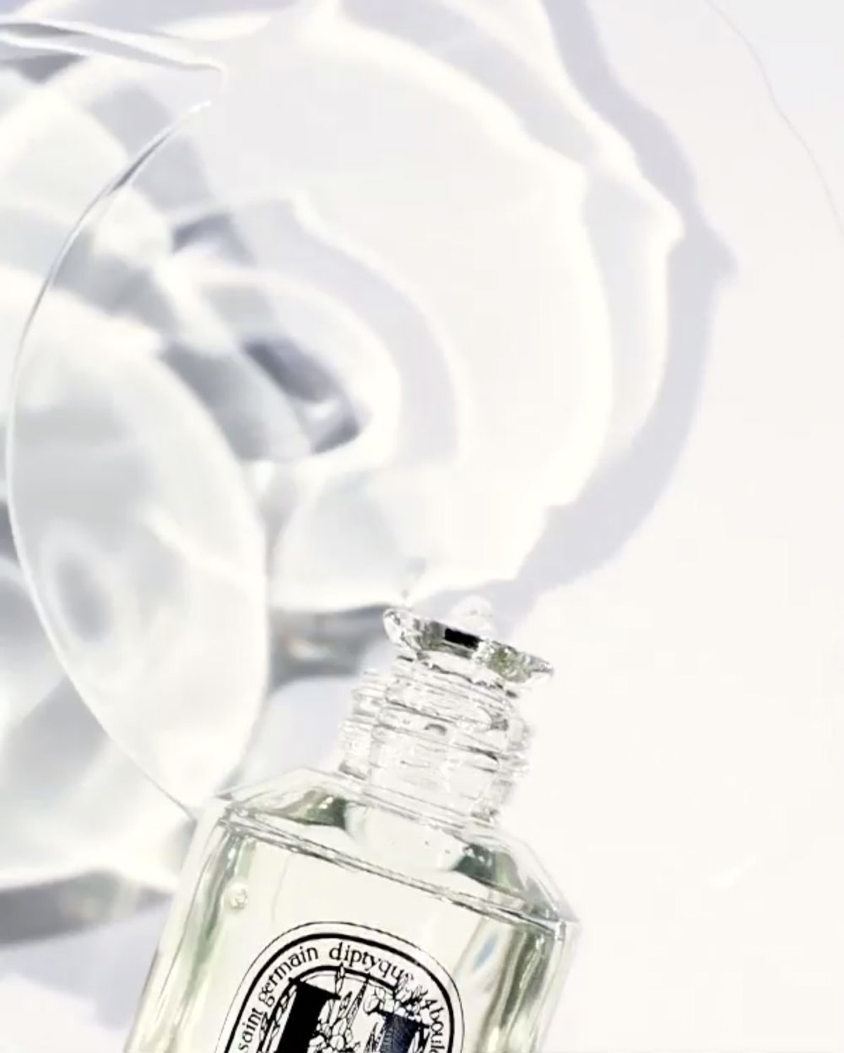 KMA photographer Vincent Gapaillard photographs a spilled glass bottle of perfume on a white surface for Carton