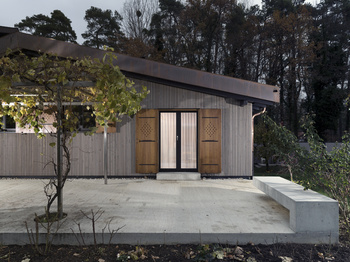 MOKA / Warm clothes for an old chalet 