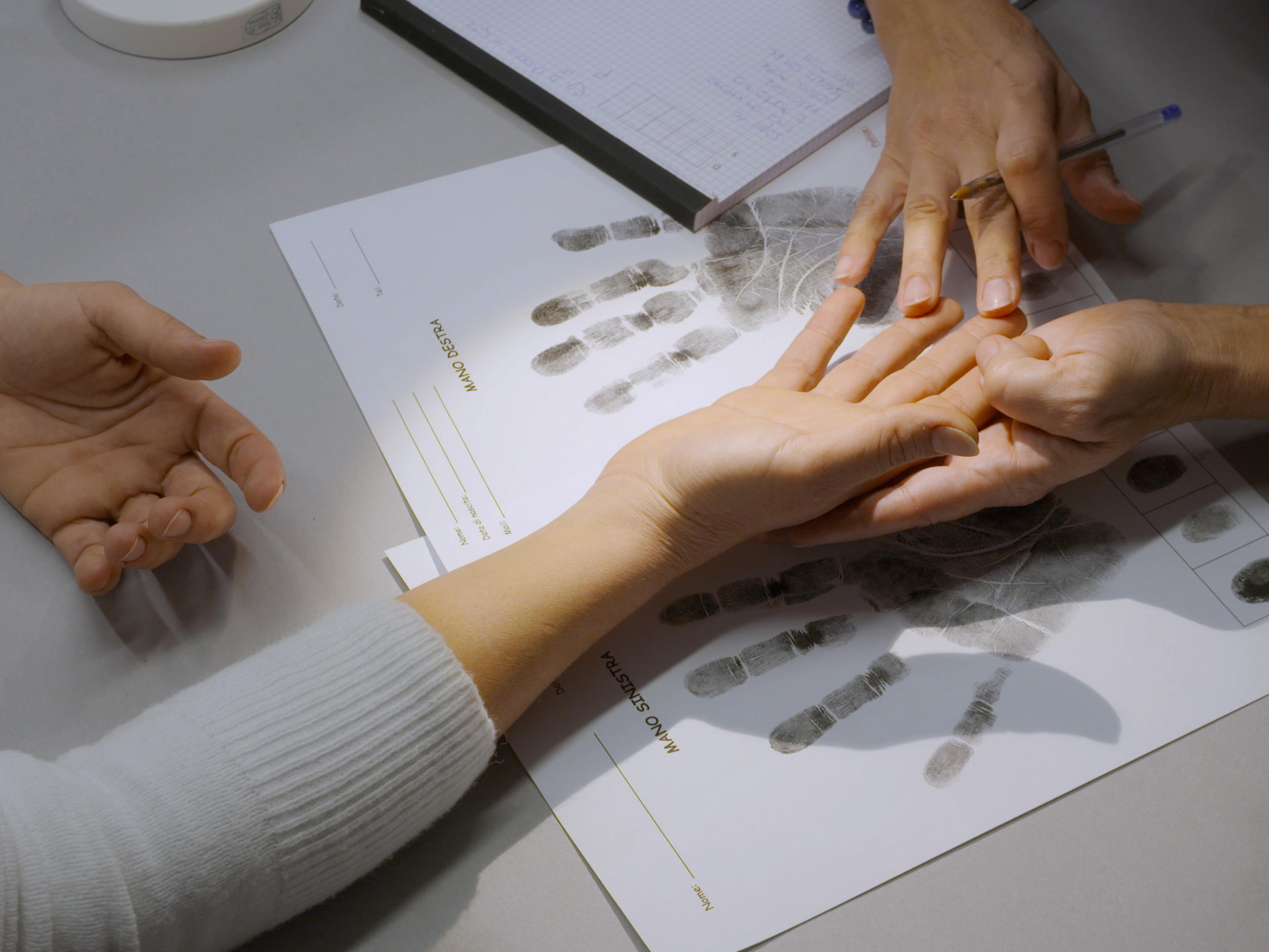 mano destra, mano sinistra - younes ben slimane, image size:3840x2880