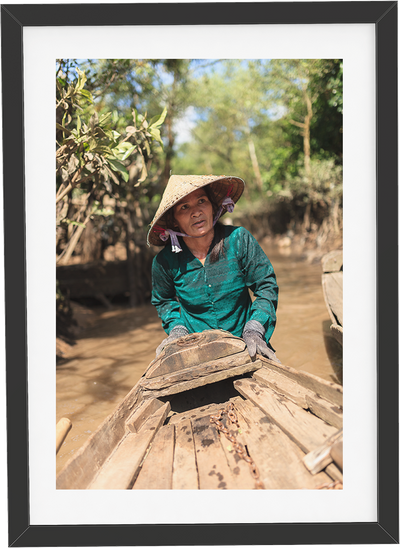 Fotografía impresa mujer empuja barca en Mekong, Vietnam