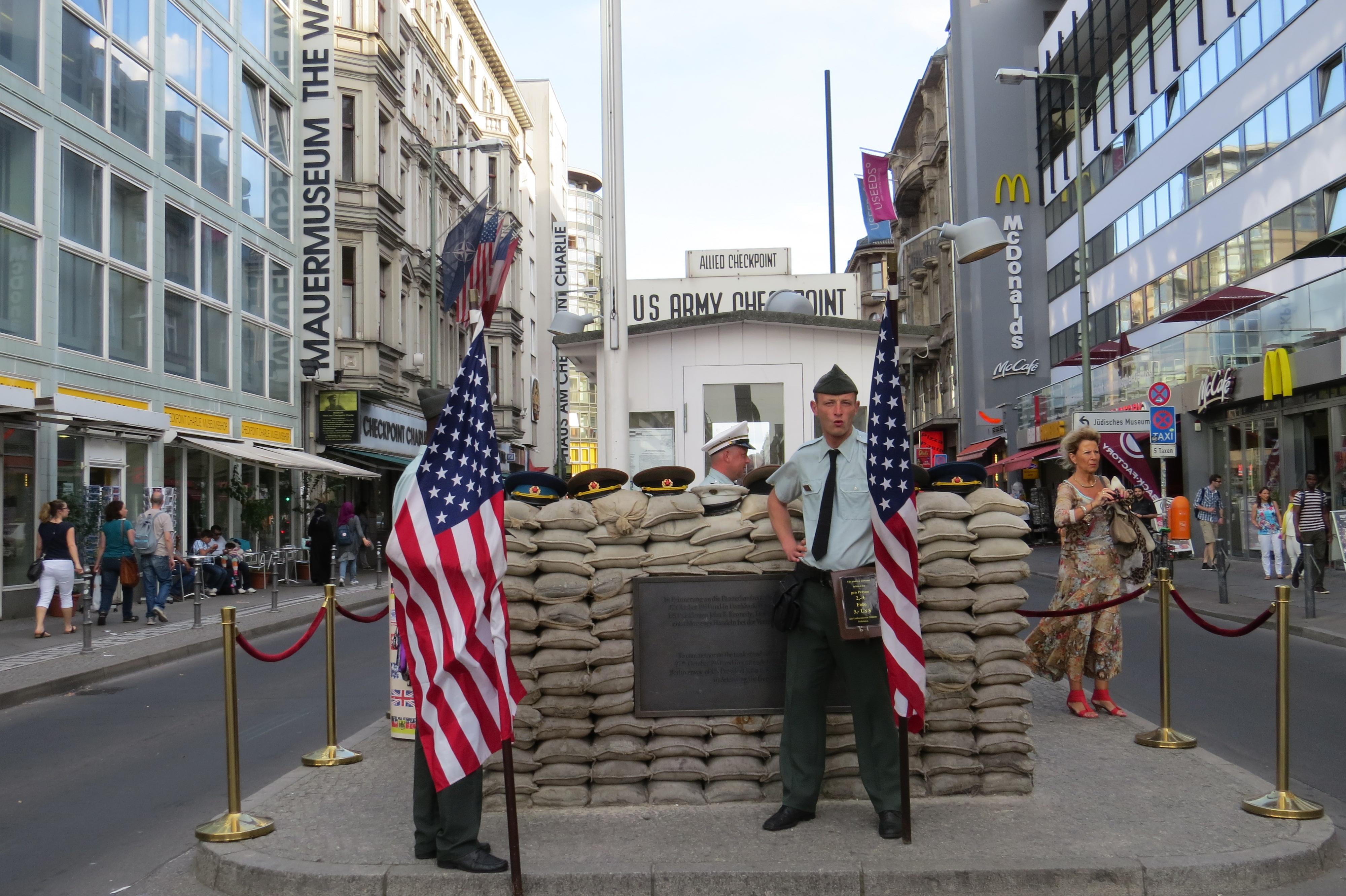 The 25th anniversary of the fall of the Berlin wall - Kalimat Magazine, image size:4000x2664