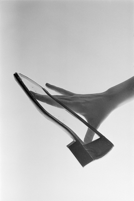 Pour Elle, Chaussure Roger Vivier, 1966