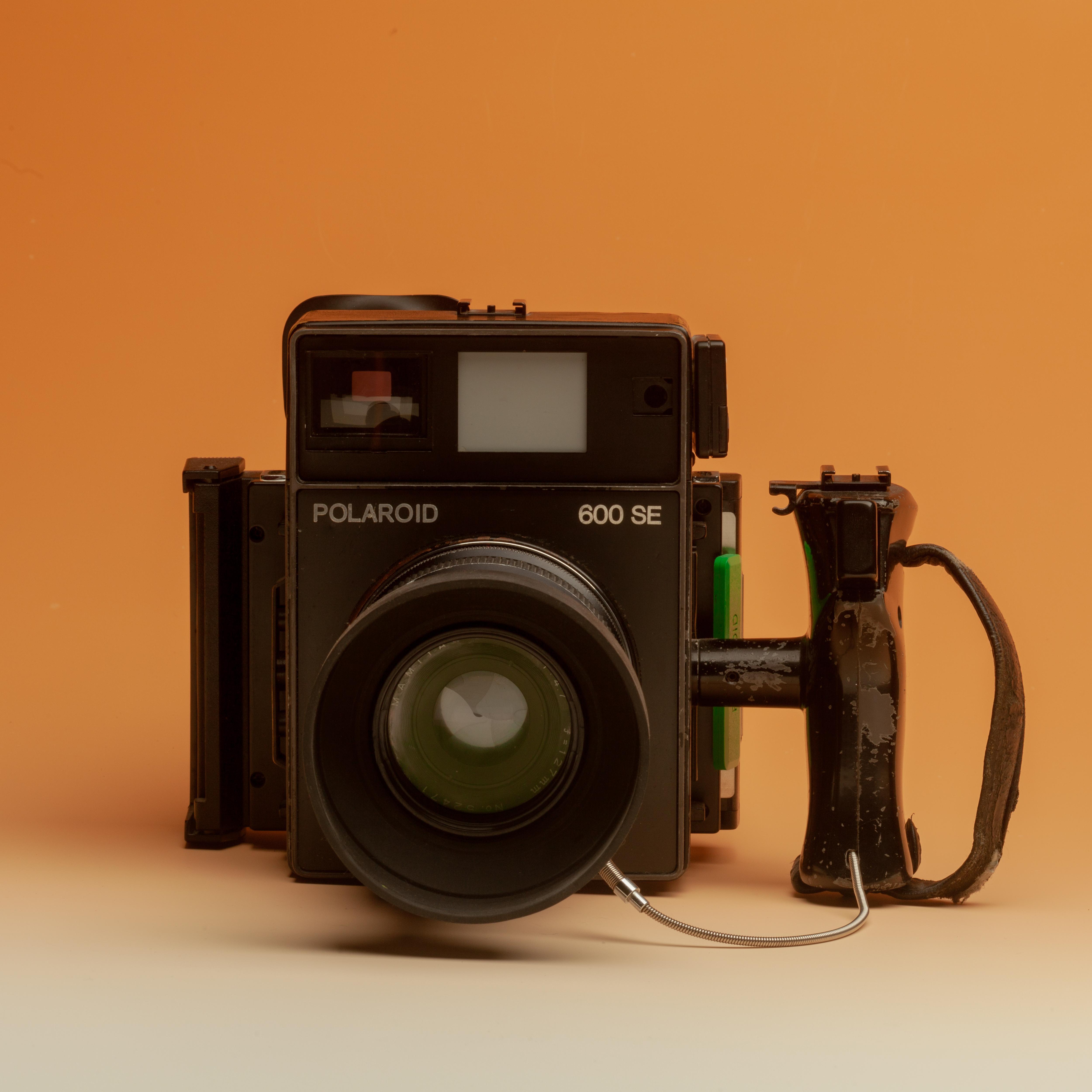 Polaroid 600 SE + Mamiya 127mm f4,7 - Plane. Camera