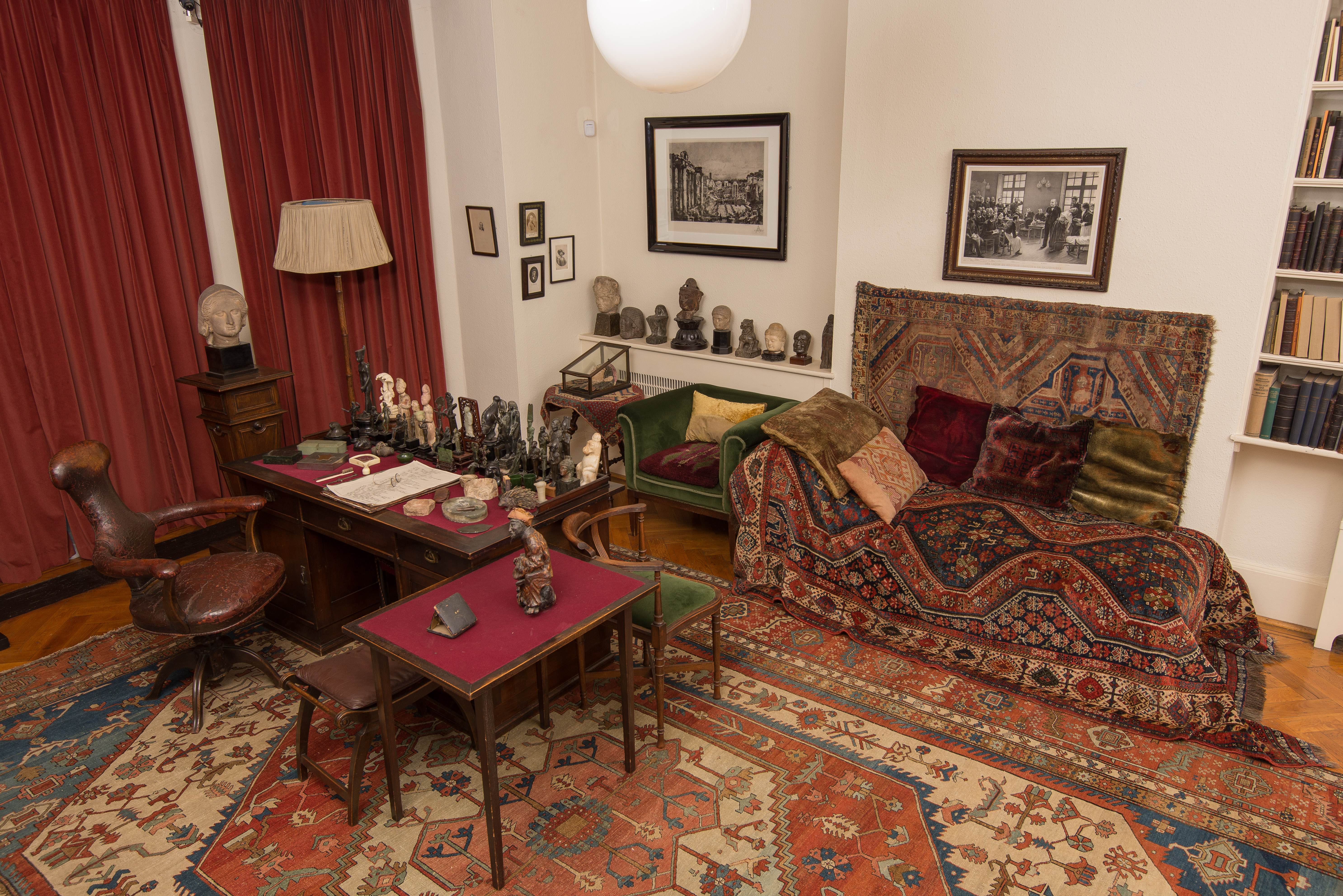 Behind Freud S Counch Stilllifemag