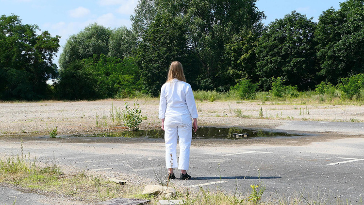 Nackte Erde | Laura Siegmund