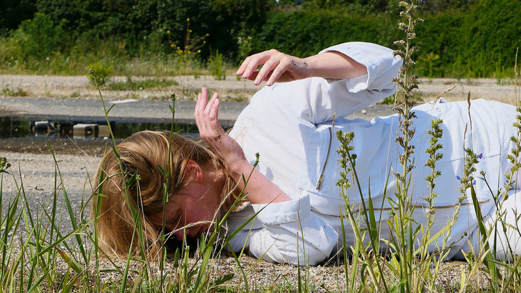 Nackte Erde | Laura Siegmund