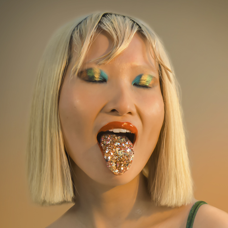 glitter-tongue