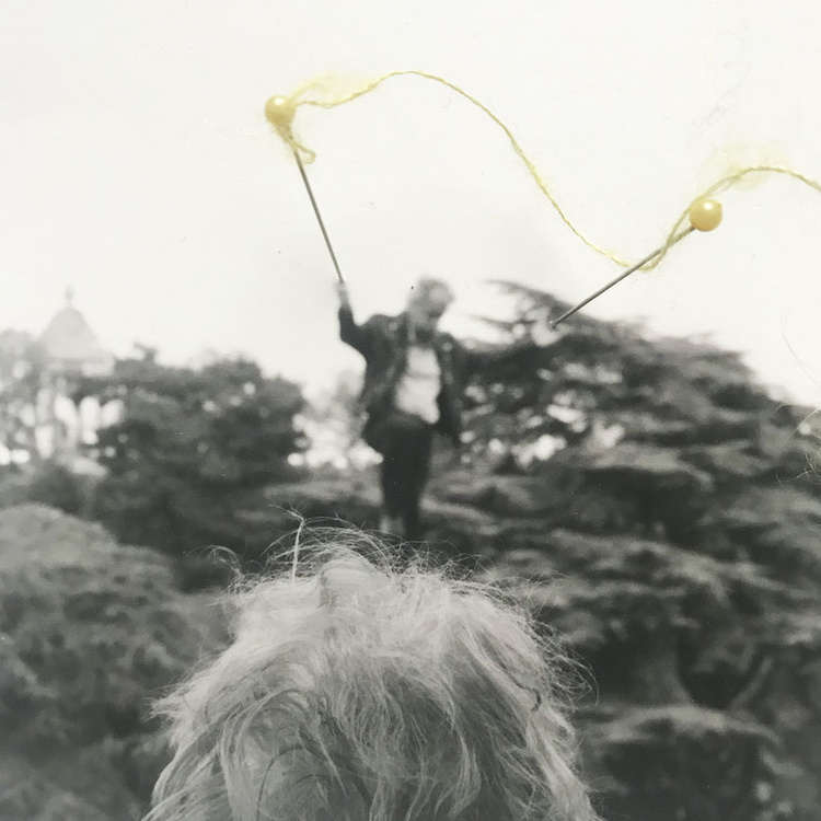 Mirage, 2017photographie sur papier fine art, épingles, laine, 20 x 20 cmParc des Buttes Chaumont, Paris