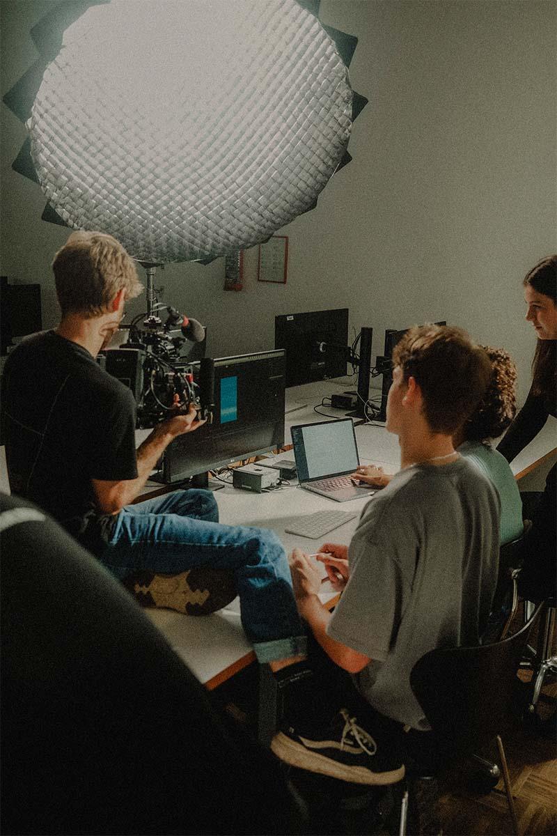 halbnah film – Detailaufnahme mit natürlichem Licht im FHV Werbefilm