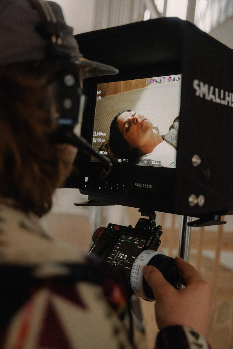 halbnah film – Detailaufnahme im Kinospot für das IFS Vorarlberg